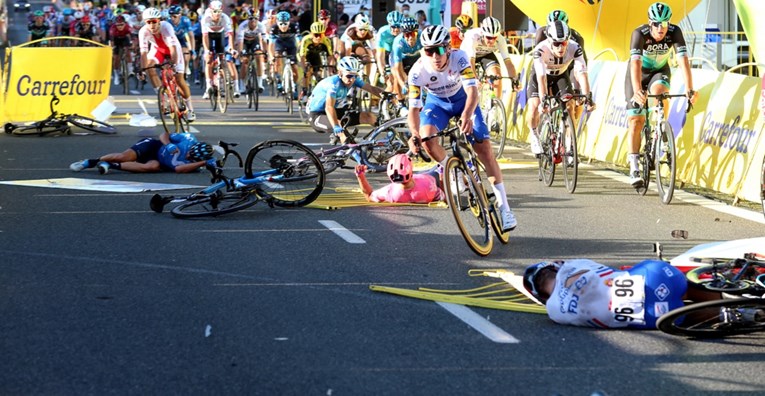 Nizozemski biciklist bori se za život nakon nezapamćenog poteza suparnika u utrci
