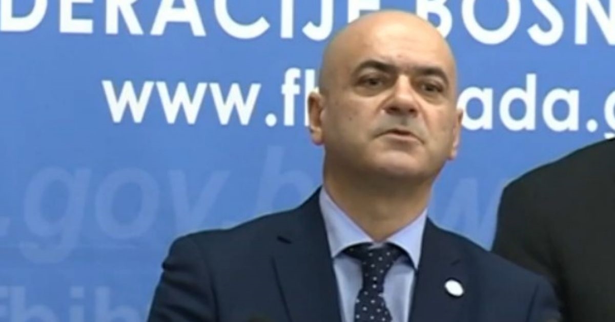Čelnik zdravstva BiH o zabrani zastave s ljiljanima: Time se raspršuje koronavirus
