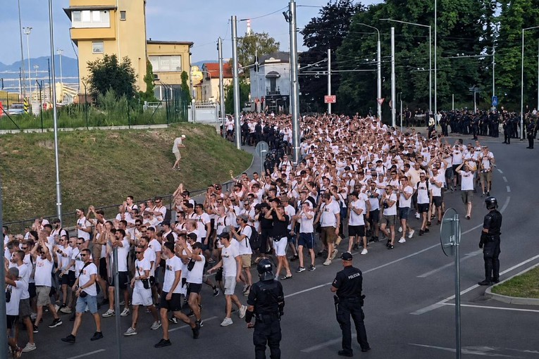 Pogledajte korteo Torcide uoči utakmice sa Žilinom
