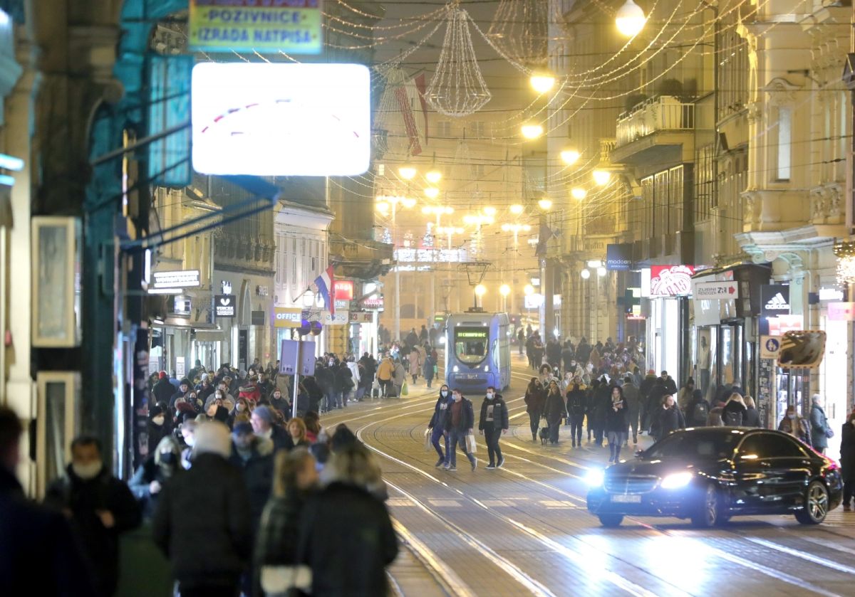 Pogledajte kako je ovog petka navečer izgledao centar Zagreba