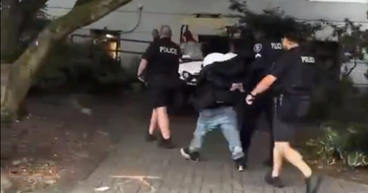 VIDEO Novi detalji pucnjave u Seattleu: Jedan napadač uhićen, drugi u bijegu