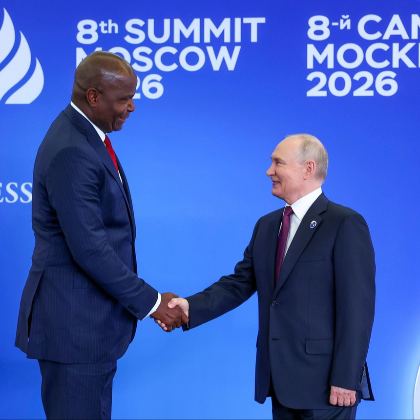 Fotka Putina i 35 cm višeg predsjednika Mozambika je hit, sprdnje ne prestaju