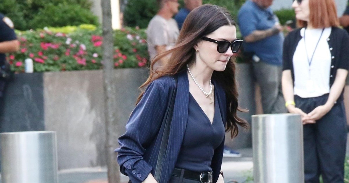 Anne Hathaway vraća u modu torbu koju su poslovne žene nosile 90-ih