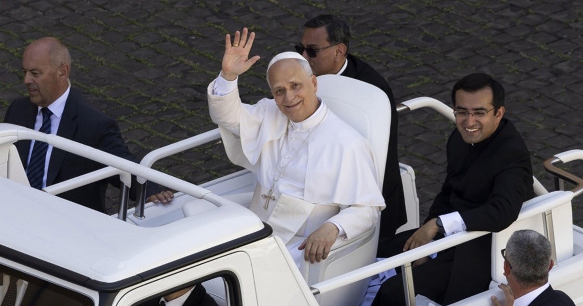 Papa slučajno udario kamermana u papamobilu, ispričao mu se