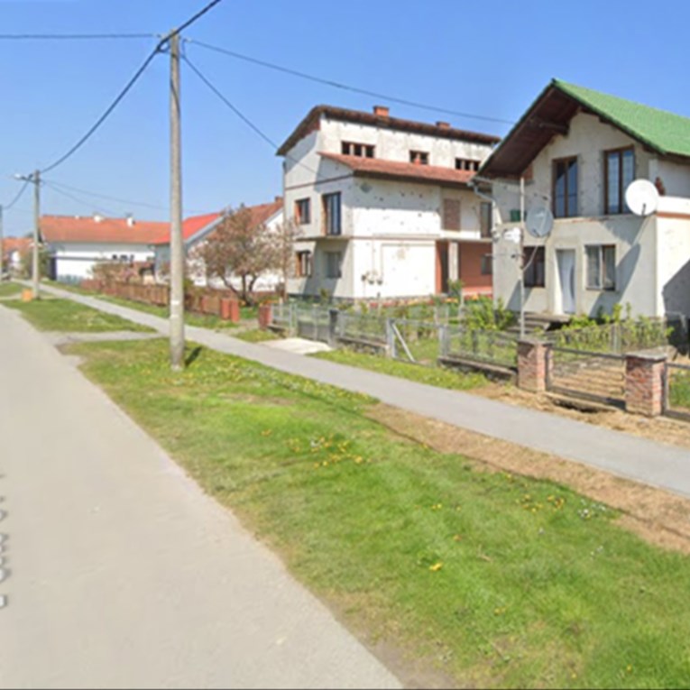 Gori kuća u Lipiku, vatrogasci na terenu