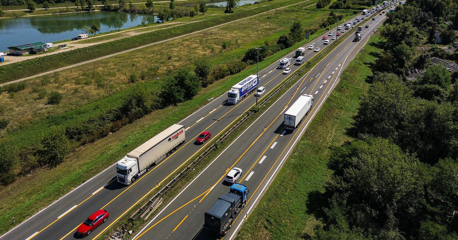 Mnogi na autocestama voze lijevom trakom. "Desna je užasna, čuvam auto i sebe"