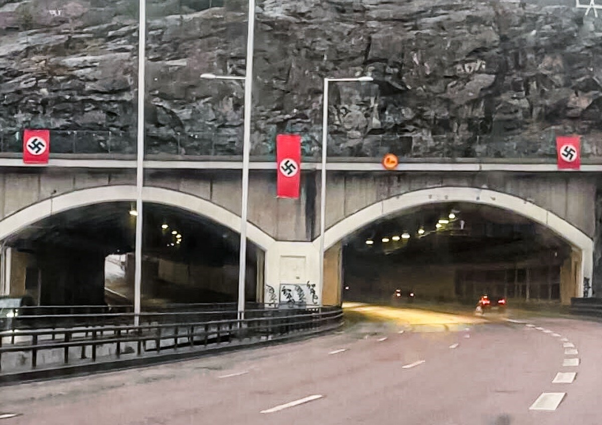 Zastave s kukastim križevima osvanule u Stockholmu na Hitlerov rođendan