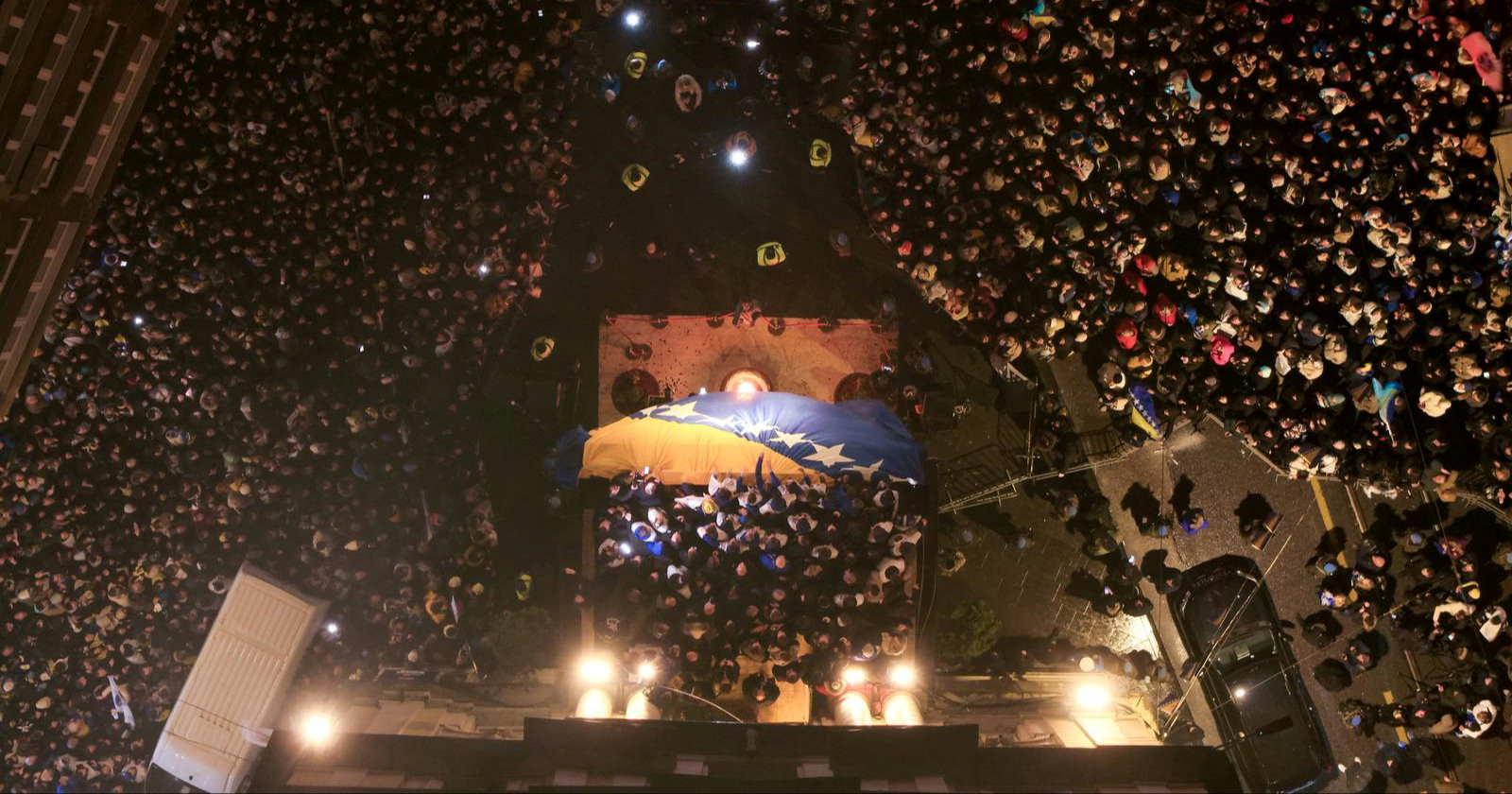 GALERIJA Sarajevo spektakularno dočekalo Zmajeve, rijeka ljudi slavila s njima