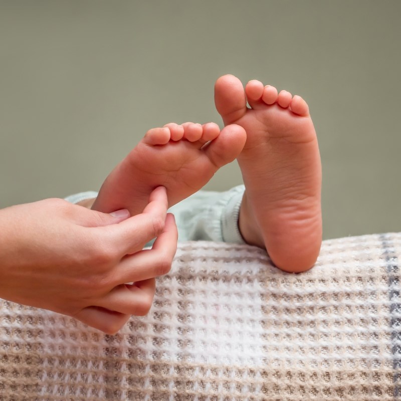 Škakljanje djece nije zabavno, nego jako štetno. Stručnjaci objašnjavaju zašto