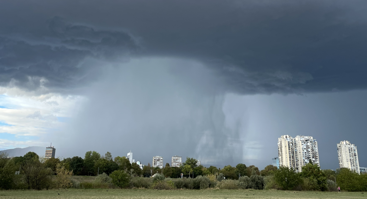 Snažno nevrijeme u dijelovima Zagreba, padala i tuča. Pogledajte snimke