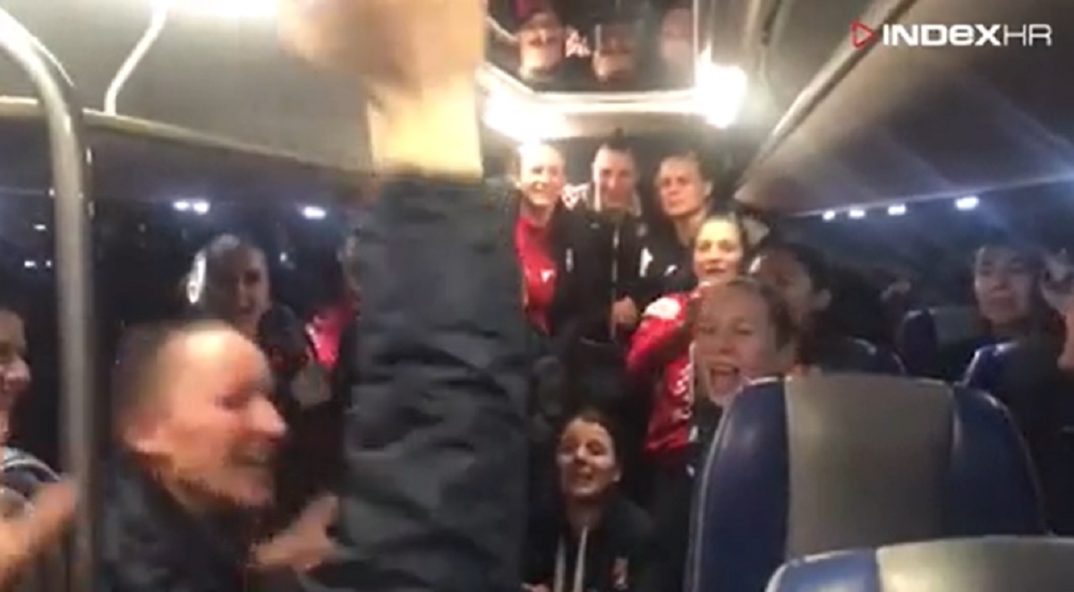 Pogledajte ludo slavlje hrvatskih rukometašica nakon najveće senzacije Eura