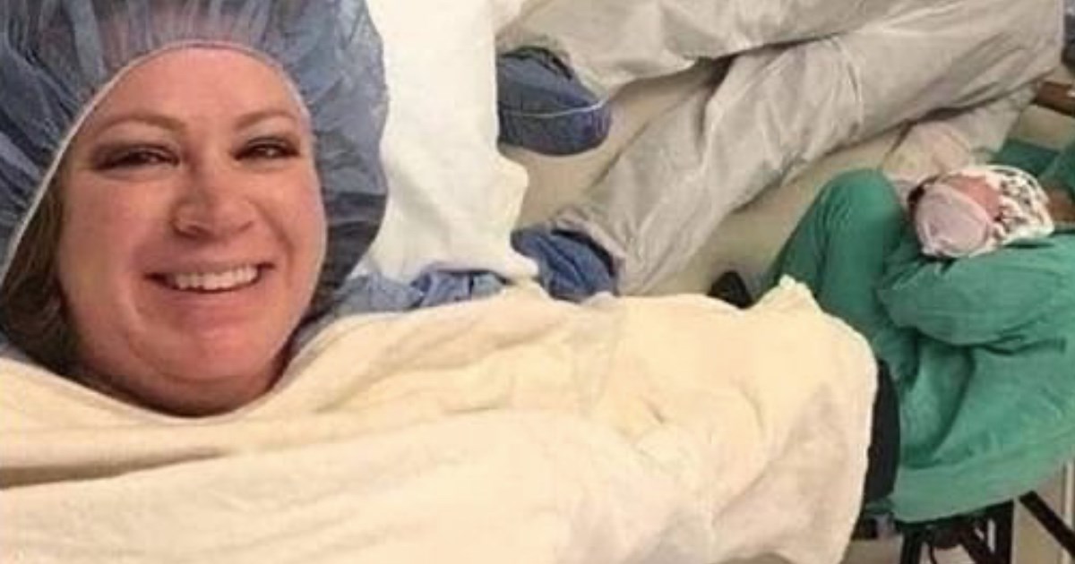 Mama rodila carskim rezom pa objavila selfie s onesviještenim mužem