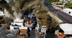 FOTO Golem požar u Mostaru, gori hala firme Ferro Keš
