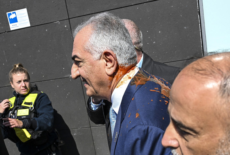 VIDEO Sin bivšeg iranskog šaha u Berlinu, zalili ga pasatom