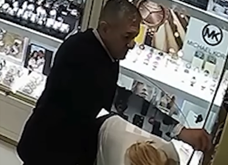 VIDEO Krao nakit na Baščaršiji, sve je snimljeno. Zavarao prodavačicu starim trikom