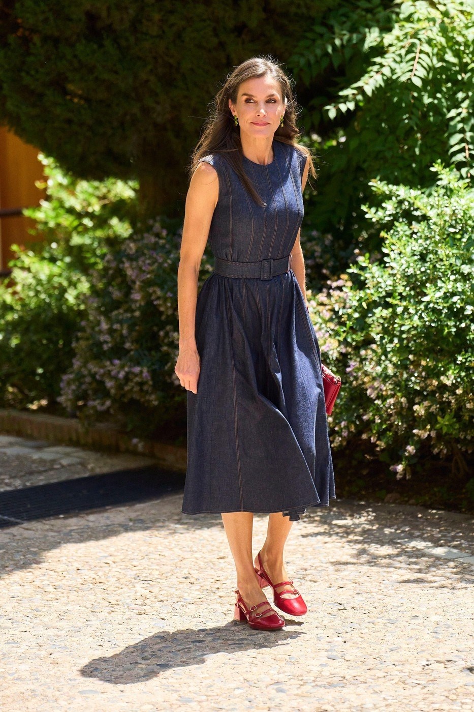 Kraljica Letizia opet oduševila, a njezin look lako možete rekreirati