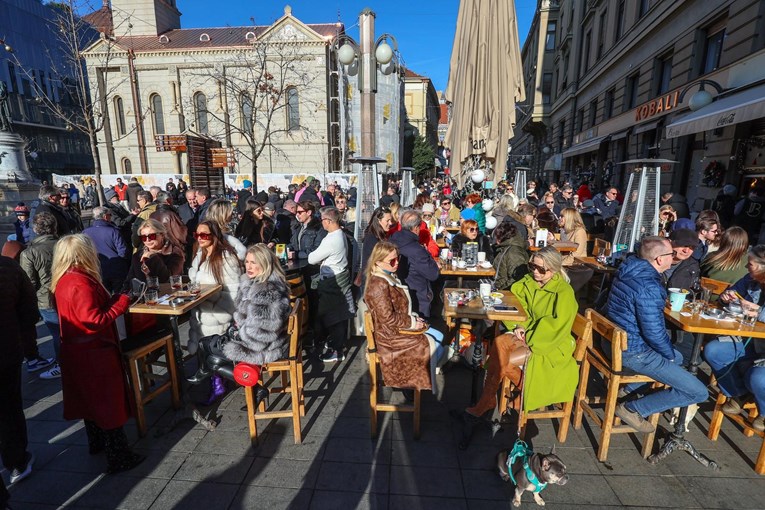 FOTO Pogledajte atmosferu u Zagrebu uoči nadolazećih blagdana, grad je krcat