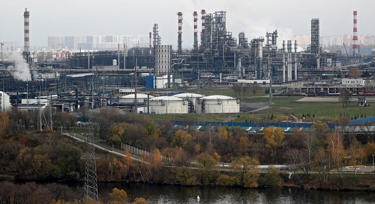 Ruski prihodi od nafte pali u studenom iako je proizvodnja rasla