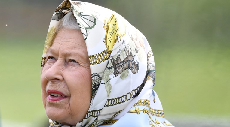 Osvanule slike iz dvorca, Britanci ne vjeruju što kraljica radi s 94 godine