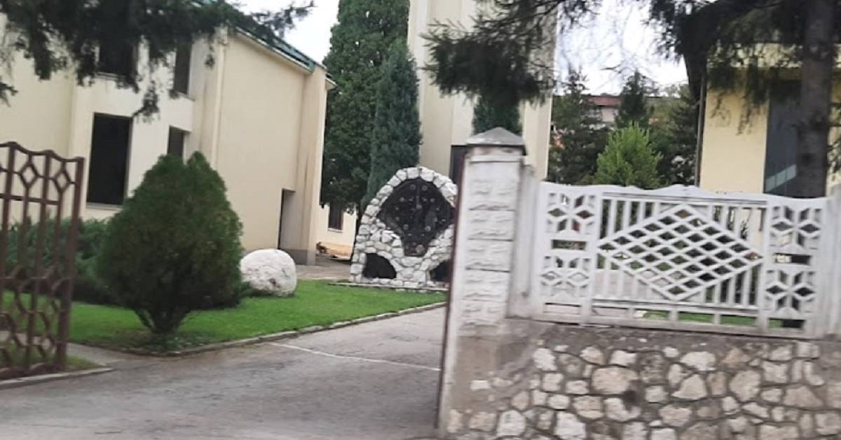 U Bosni napadač stavio nož pod grlo katoličkom svećeniku pa ga opljačkao