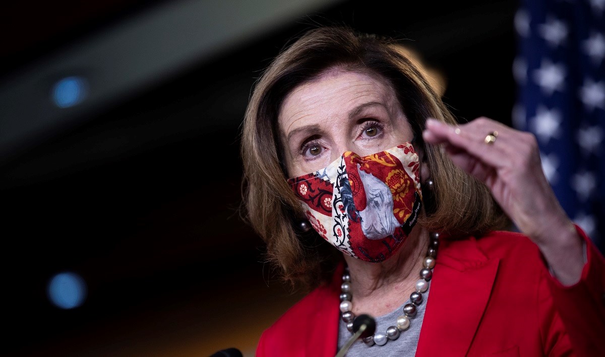 Nancy Pelosi ispred kuće ostavili svinjsku glavu i lažnu krv, pisali grafite po kući