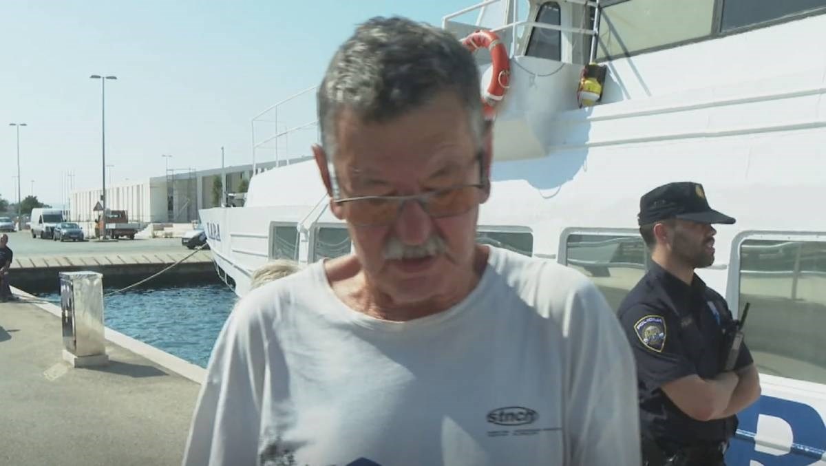 Otočani blokirali Jadrolinijin brod. "Ukrcali turiste, za nas nije bilo mjesta"