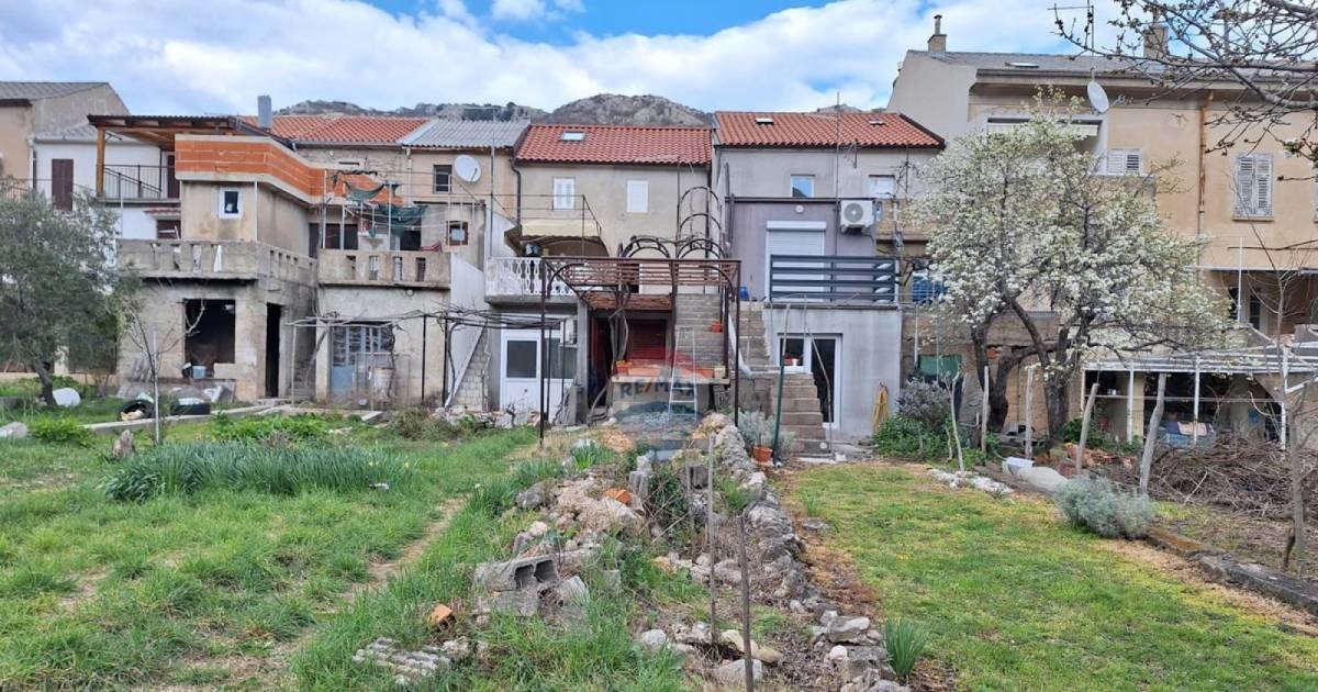 Oglasi: U Dragi Bašćanskoj na otoku Krku prodaje se kuća s vrtom za 95.000 eura