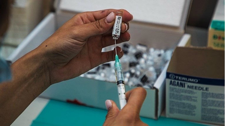 Južnoafrički znanstvenik: Pfizerovo cjepivo djelomično štiti od omikrona