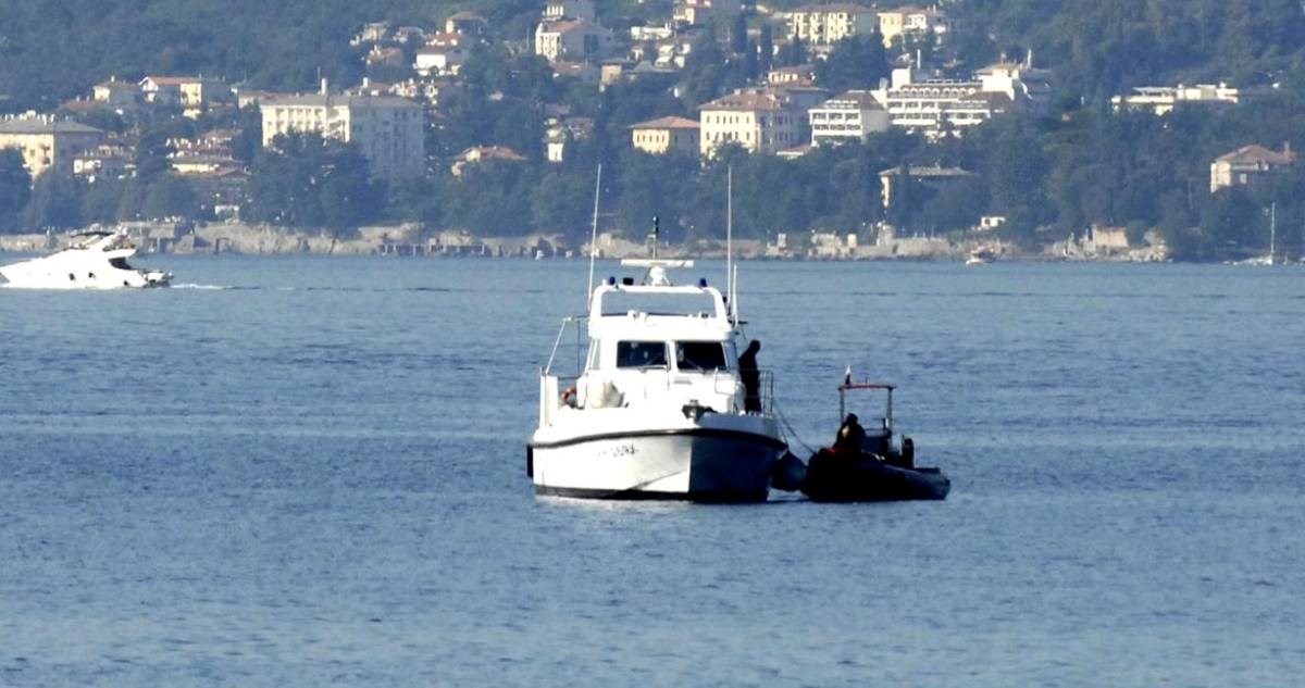 Čovjek pao s gumenjaka kod Hvara, ovaj nekontrolirano jurio po moru