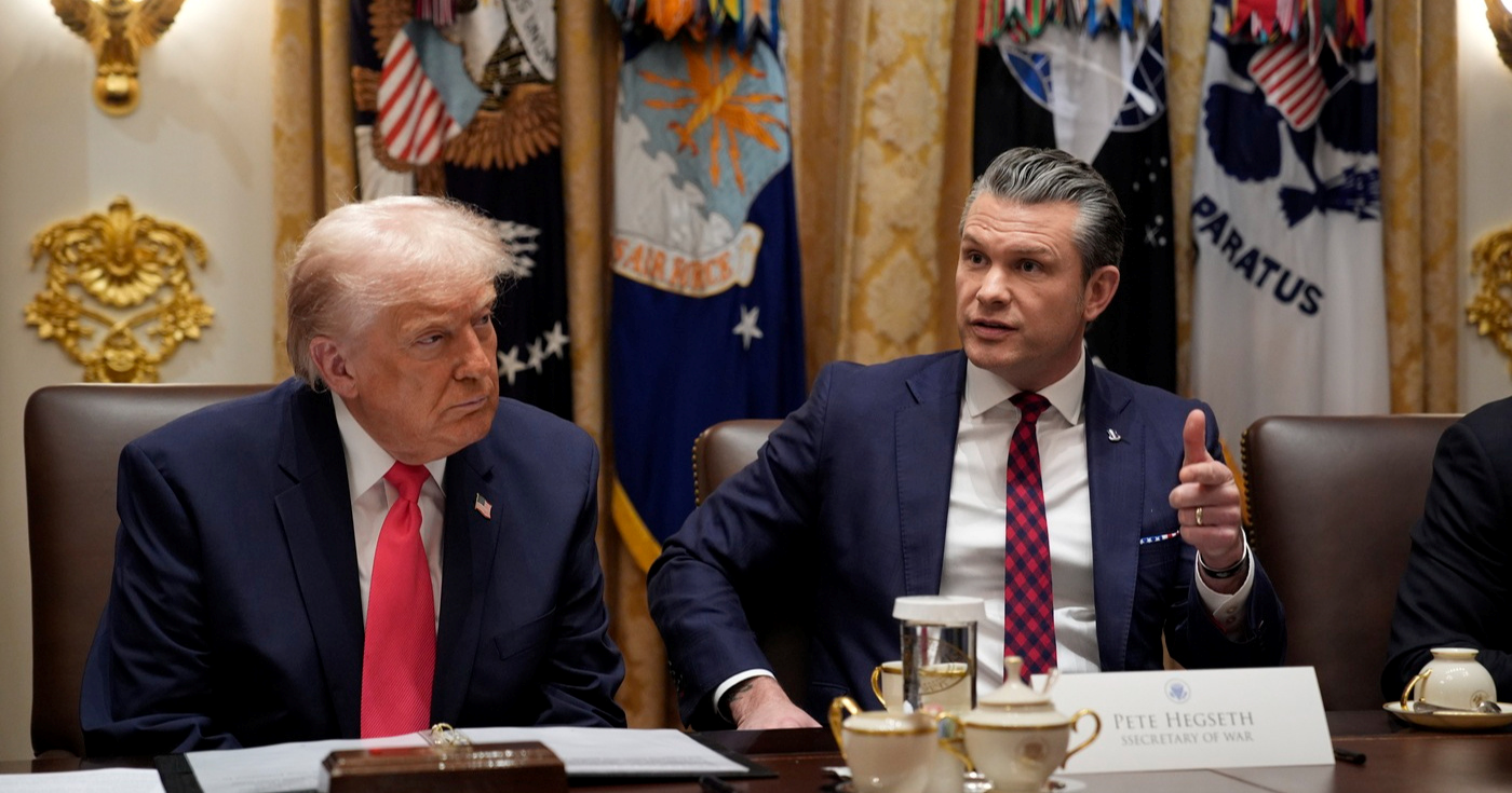 Hegseth 2016. upozoravao na Trumpove nezakonite vojne zapovijedi. Sad ga podržava