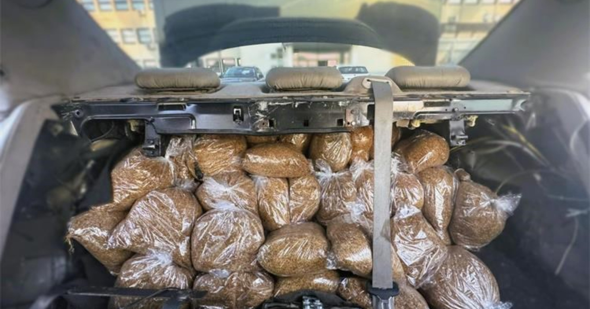 FOTO Iz Mercedesa izvadili spremnik goriva i sakrili 60 kilograma duhana