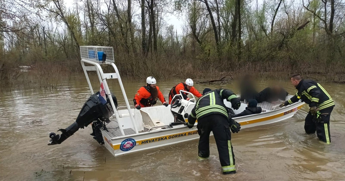 Detalji spašavanja 30 osoba iz Save: Vatrogaci koristili i termalnu kameru