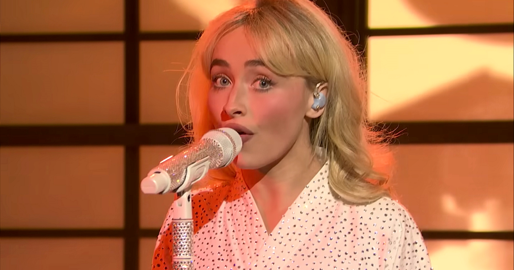 Sabrini Carpenter zaboravili cenzurirati psovku u live emisiji