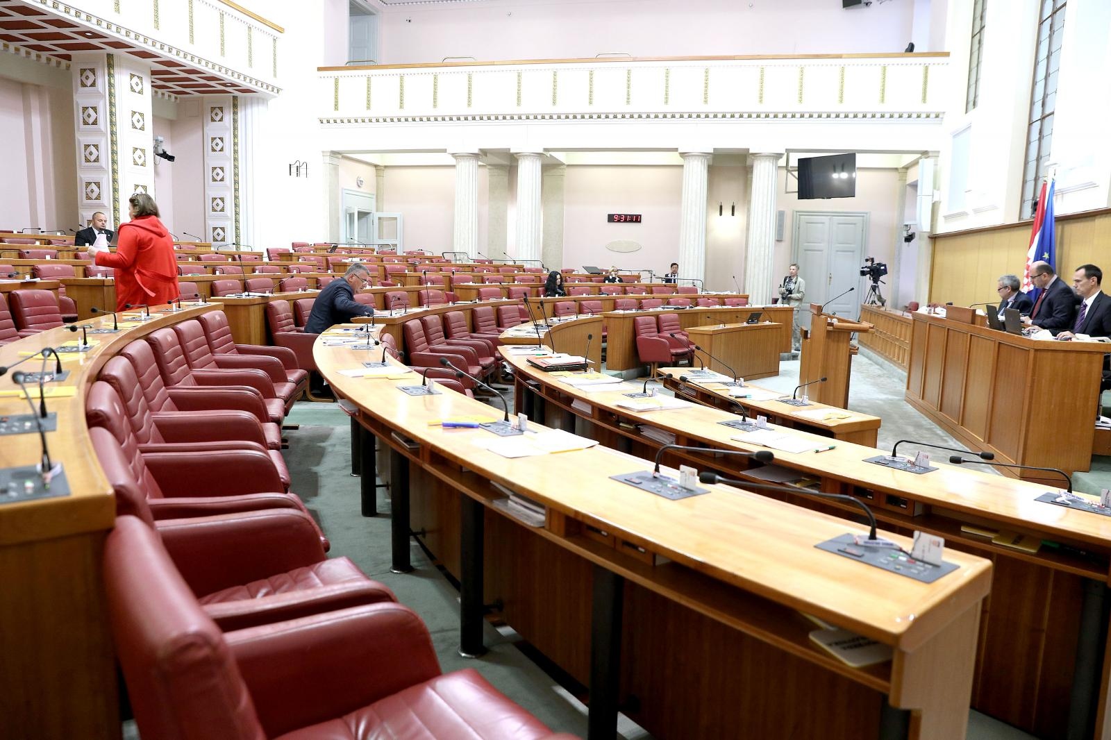 Nakon 13 sati u saboru završena rasprava o proračunu