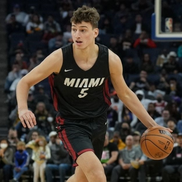 VIDEO Novi srpski NBA igrač eksplodirao u Ljetnoj ligi. Podsjetio je na Nowitzkog