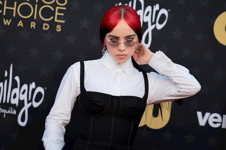 Billie Eilish, koja je zaustavljala koncert zbog podrške Kamali: Ide rat protiv žena