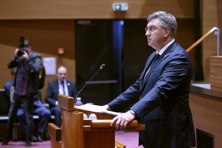 Ovako se Plenković hvalio u saboru i davao obećanja radnicima, majkama...