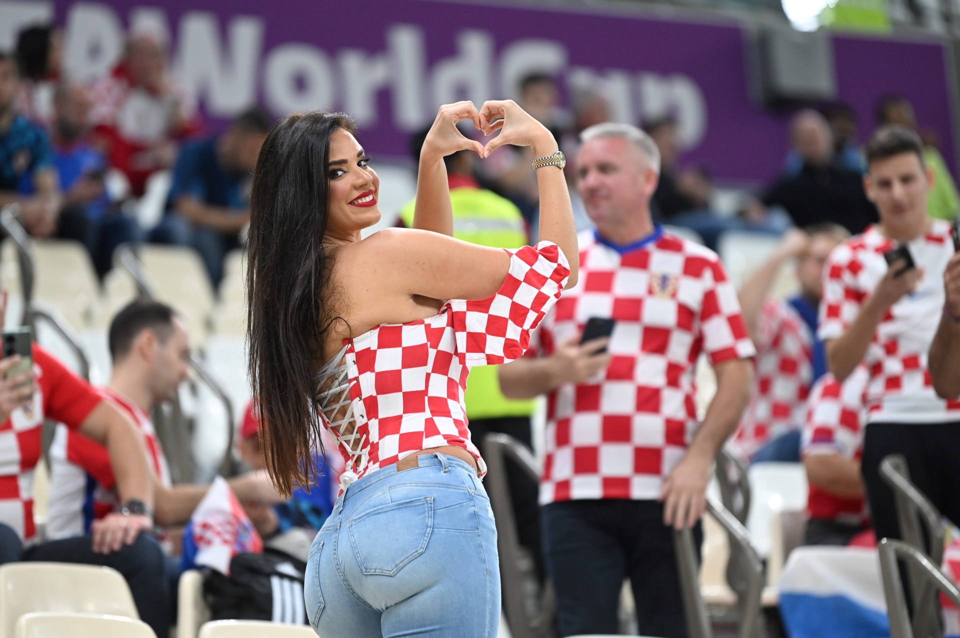 Ivana Knoll na stadionu pažnju privlačila upečatljivim čizmama