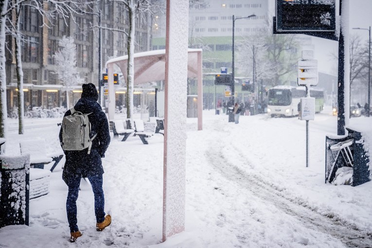 Oluja Goretti pogodila Europu: Tisuće letova otkazane, stoje vlakovi, kamioni...