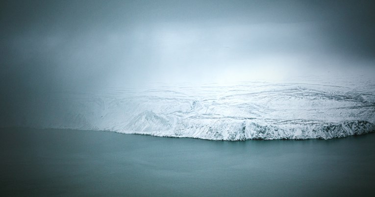 Zbog visokih temperatura odlomio se golem ledeni blok na Grenlandu