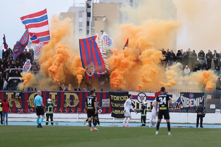 Torcida nakon pobjede nad Vukovarom pjevala pjesmu iz rata