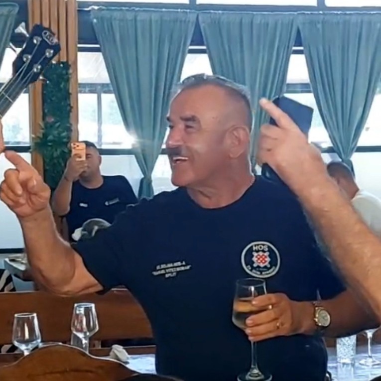 Skejo i ekipa u restoranu pjevali "Juru i Bobana", objavili snimku
