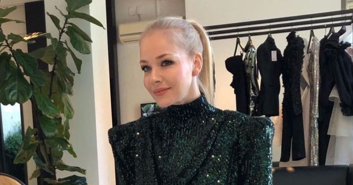 Jelena Rozga pozirala u sređenom izdanju, pažnju ukrao dekolte