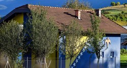 Bosanac u Bihaću obojio fasadu kuće u boje zastave BiH