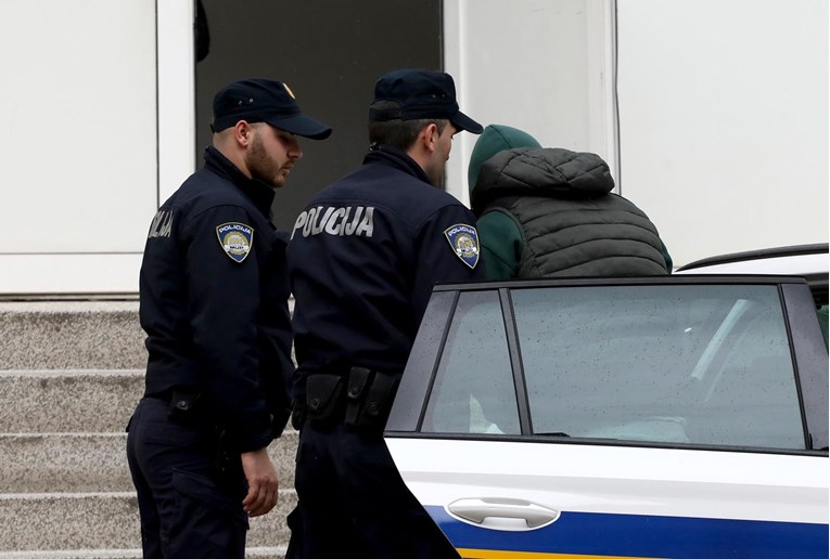 Pijani mladić hodao s puškom po Sesvetama. "Previše pijem. Ovo je opasan kvart"