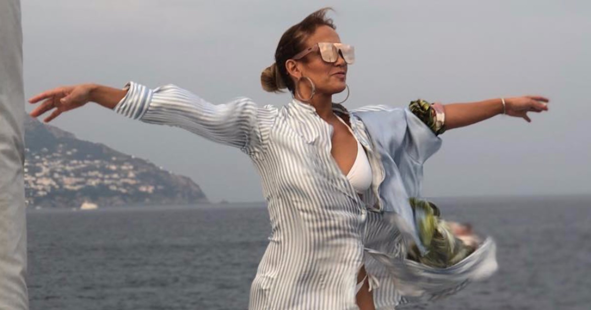 Jennifer Lopez oduševila fanove sportskim izdanjem: “Koja je ovo vrsta joge?”