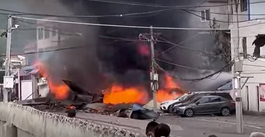VIDEO Kineski vojni avion srušio se usred ulice, poginuo stanovnik