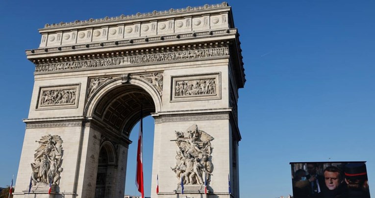 Desničari se pobunili zbog zastave EU na pariškom Slavoluku pobjede, brzo je skinuta