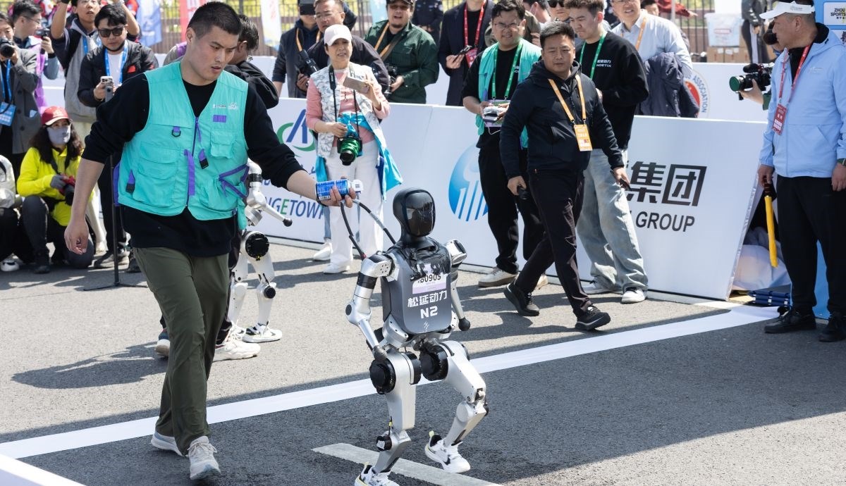 VIDEO Roboti trčali polumaraton s ljudima u Kini