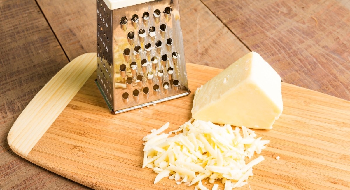 Čišćenje ribeža za sir je i vaša noćna mora? Znamo kako ga lako očistiti